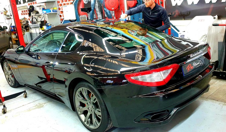 Maserati GRANTURISMO pose en cour du Traitement céramique hydrophobe RM performance  Traitement céramique 62, attin, Montreuil sur mer , attin , le touquet , Berck